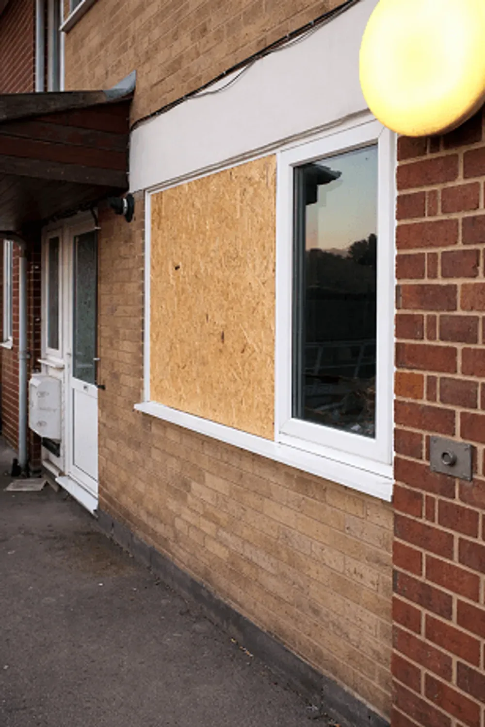 Emergency boarding up